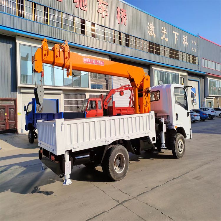 瓦房店市三轮随车吊定制 农用改装机自备吊中瑞长期出售